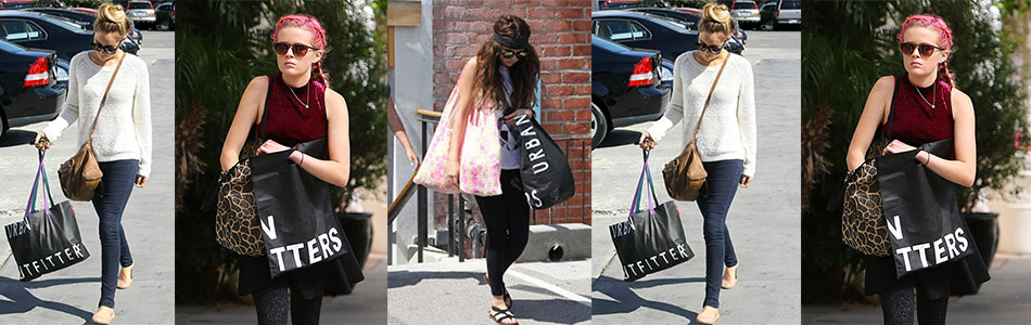 You are currently viewing Celebrities Shopping with Prime Line bags