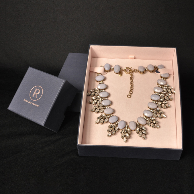 wedding season 2019, wedding packaging, fall weddings, fall wedding trends, groom packaging, bridal packaging, custom wedding packaging, custom bridal packaging, custom bridal party packaging, velvet packaging, minimalism, minimalist trends, 2019 wedding trends, bridal garment bags, groomsmen garment bags, bridal party garment bags, bridal jewelry boxes