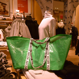 home storage, home storage hacks, reusable packaging, marie kondo method, ikea style shopping bags, ikea style bags, repurposing shopping bags, repurposing reusable shopping bags, reusable shopping bags, home organization