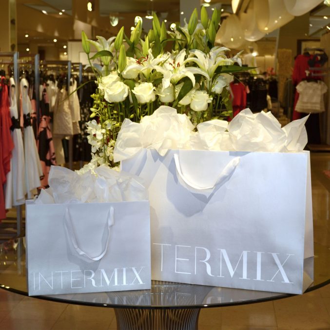 custom luxury shopping bags, customized luxury shopping bags, customizable luxury shopping bags, luxury paper shopping bags, luxury brands, paper shopping bags, eurototes, euro totes, branded euro totes, custom branded eurototes, reusable fabric shopping bags, cub shopping bags, debbie shopping bags, vogue shopping bags