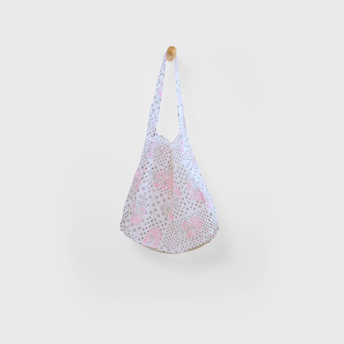The 15-Year Marketing Genius: How Free People Sustainable Totes Created Brand Ambassador